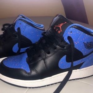 Jordan 1's black and blue
